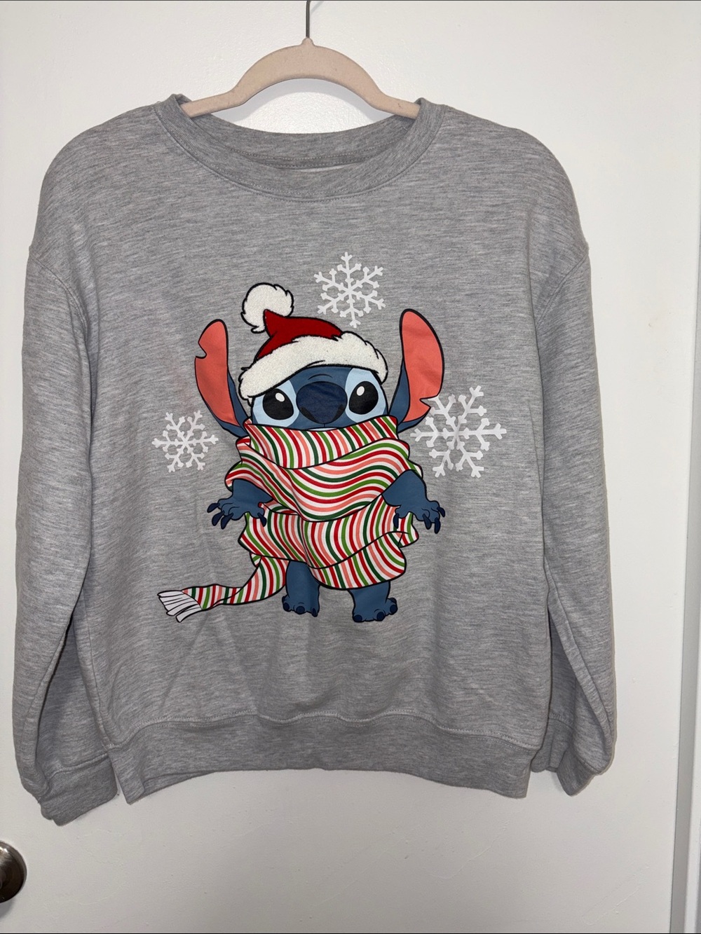 Disney Stitch Christmas Sweatshirt Women’s M Gray Santa Holiday Crewneck